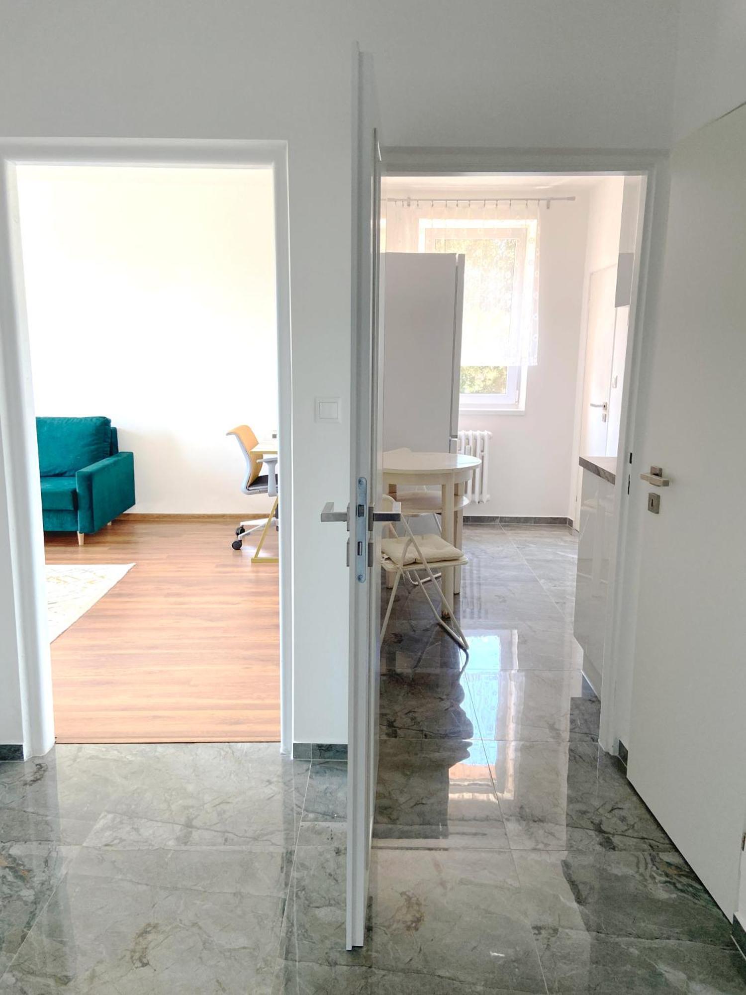 New Colorful Apartment With Big Balcony Братислава Экстерьер фото