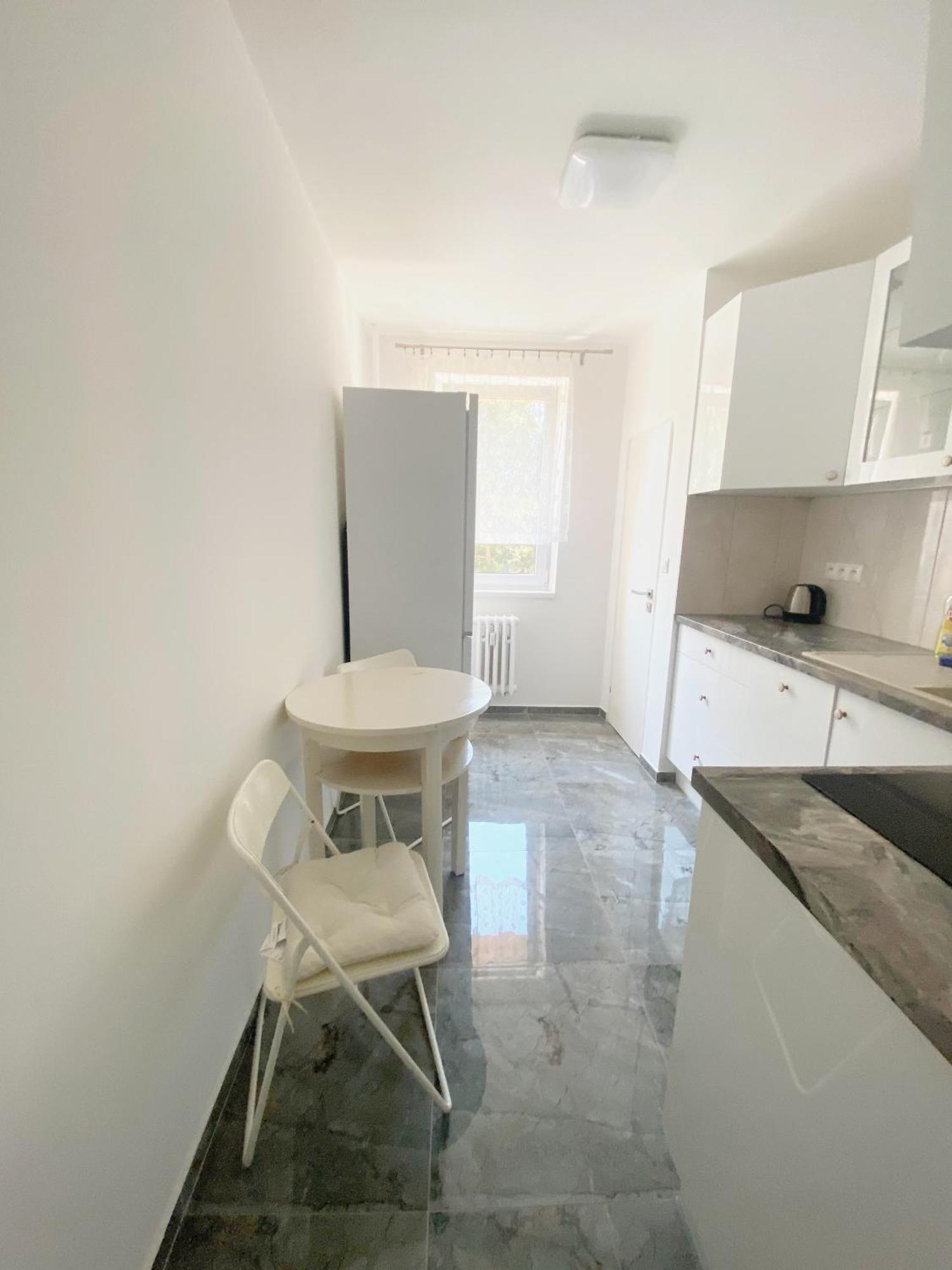 New Colorful Apartment With Big Balcony Братислава Экстерьер фото
